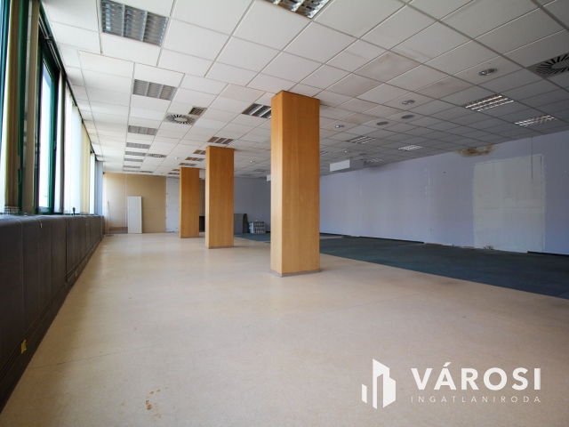 OTP mellett utcai bejárttal rendelkező iroda kiadó!