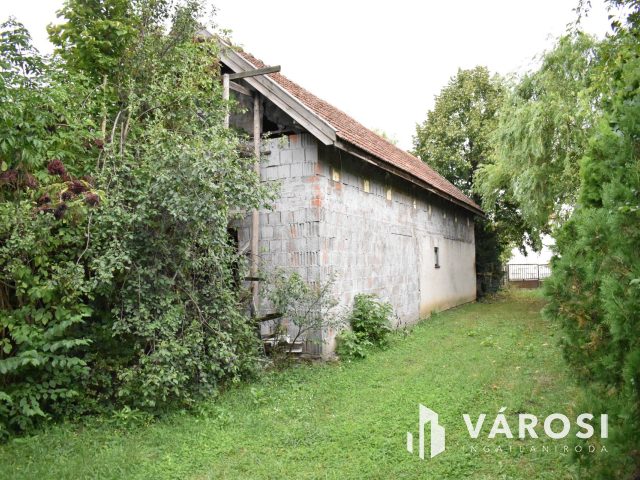 4229 m2-es összközműves építési telek fürdő ővezetben!