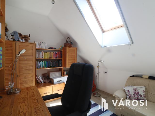 Bérkert utcai sorház, saját kertttel,garázzsal.