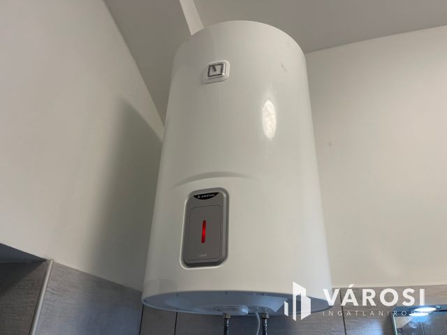 Teljesen felújított, földszinti lakás Orosháza belvárosában