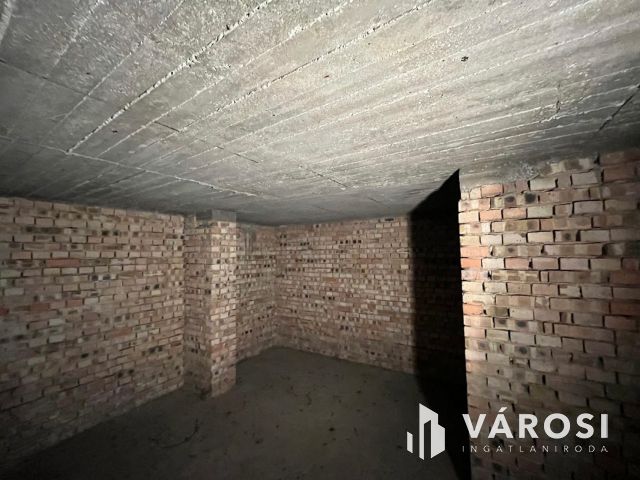 Debreceni, befejezésre váró luxus családi ház eladó!!!