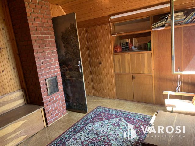 Tiszalökön, közvetlen a Tisza parton nyaraló eladó!