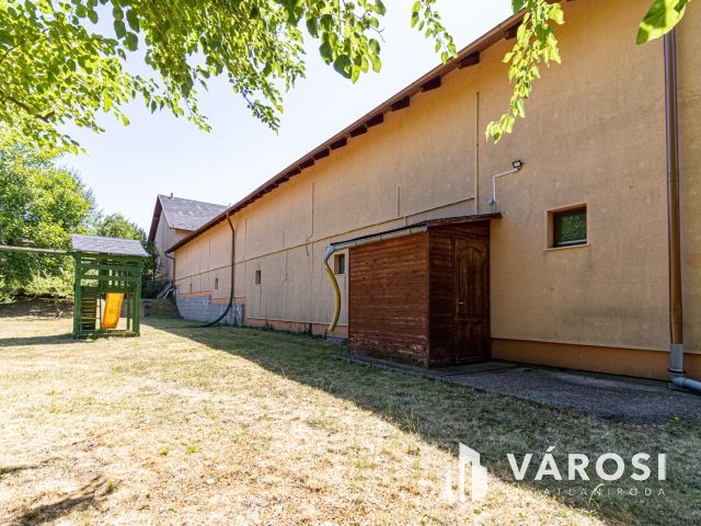 Eladó panzió saját parkolóval, nagy kerttel Bogácson!