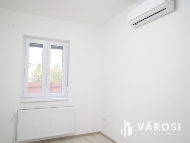 Azonnal költözhető 4 szobás felújított ház a központban