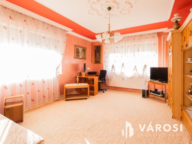 Tökéletes szerkezetű ház, tágas terekkel a Fürdőövezetben