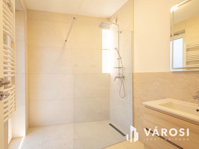 Belső kétszintes családi fészek Alsóvároson