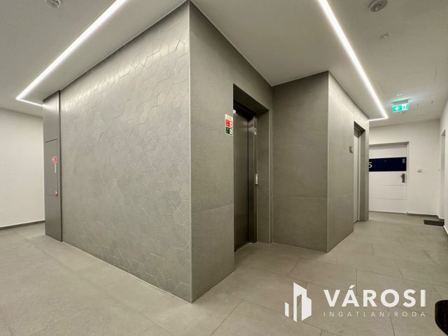 Balatonföldváron 1. emeleti luxuslakás eladó!