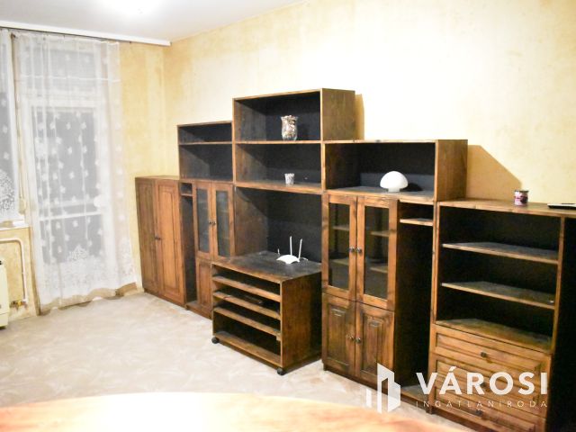 2 szobás, erkélyes lakás a Budapest krt-on!