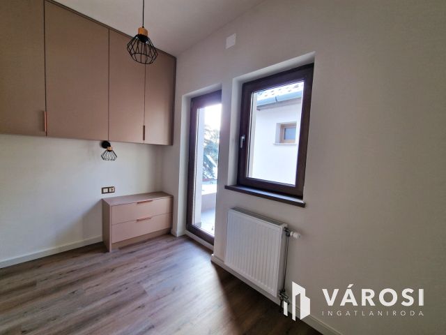 Korszerűsített Prémium Ingatlan, ÜZLET+2LAKÁS