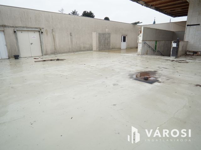 Belvárosi egyedi üzlethelység eladó