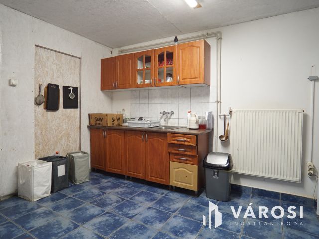 Déli városrészben, ipari övezetben,  Telephely eladó!