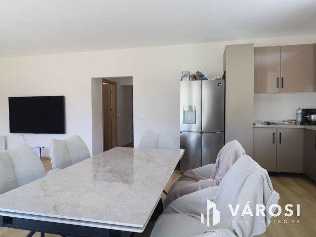 Kulcsrakész ,új építésű,költözhető,25 KW tárolóval.