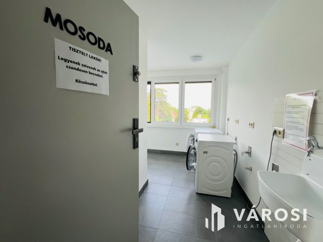 Eladó lakás Balatonföldváron, medencés társasházban