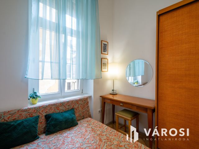 Nappali + 1 hálós lakás a pesti Broadway mellett
