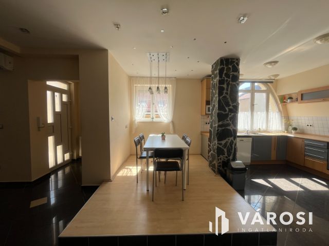 Debrecen Belváros Simonffy Utcai 3 Szoba Nappalis Lakás!!!