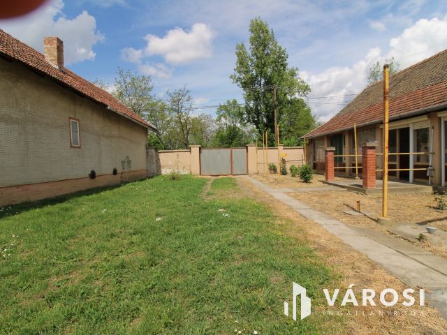 Nagy porta csendes utca élhető élettér