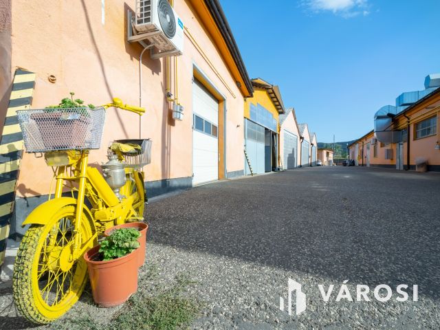 Kiadó 160 m2 -es raktár irodával, Solymáron
