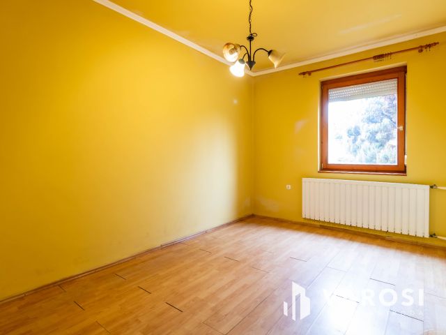 Sarkadon kertvárosi nyugalomban 3+nappalis tégla ház